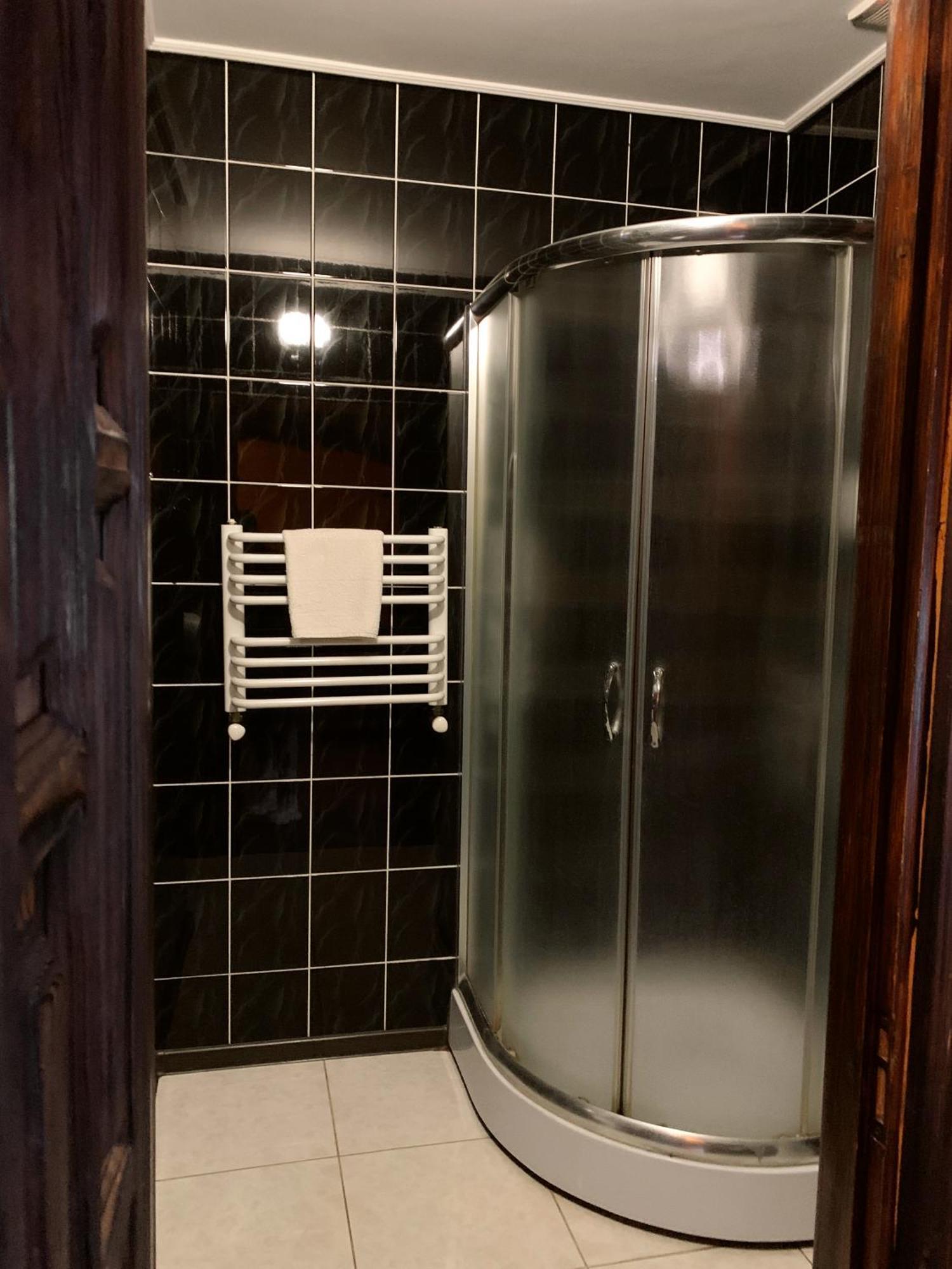 Orlyne Gnizdo Hotell Tjernivtsi Exteriör bild